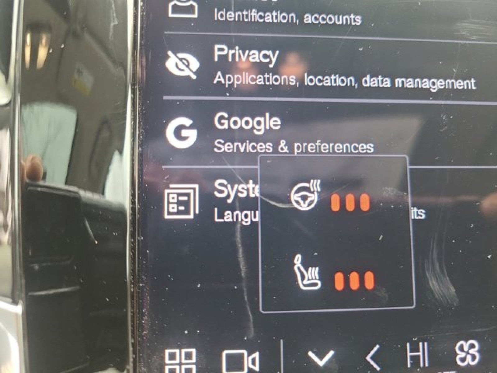 2023 Volvo XC90 B6 AWD Plus