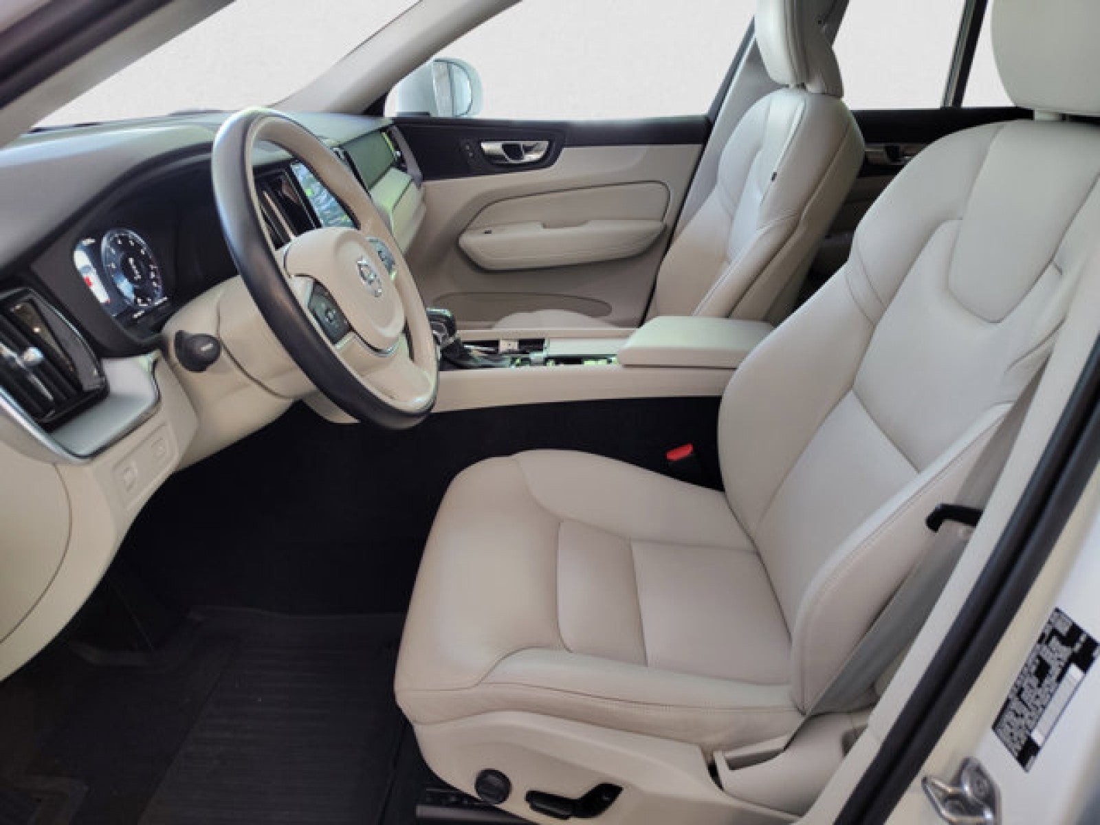 2020 Volvo XC60 Momentum T5 AWD