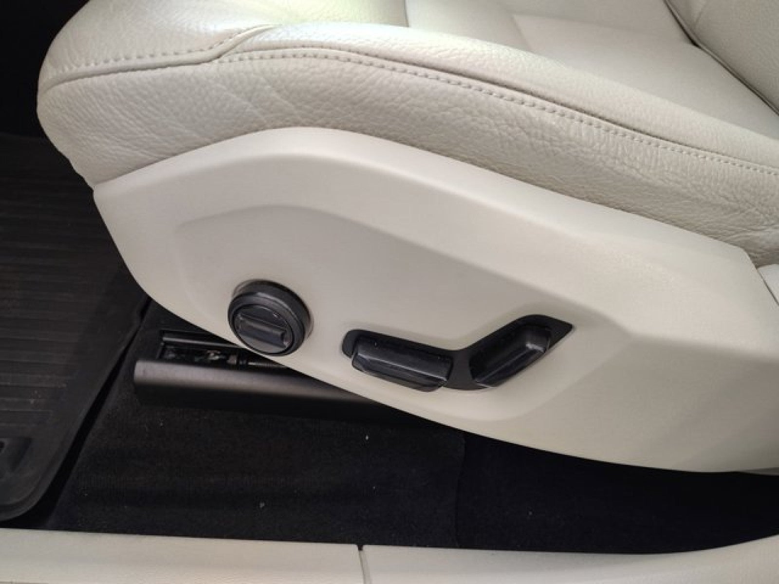 2020 Volvo XC60 Momentum T5 AWD