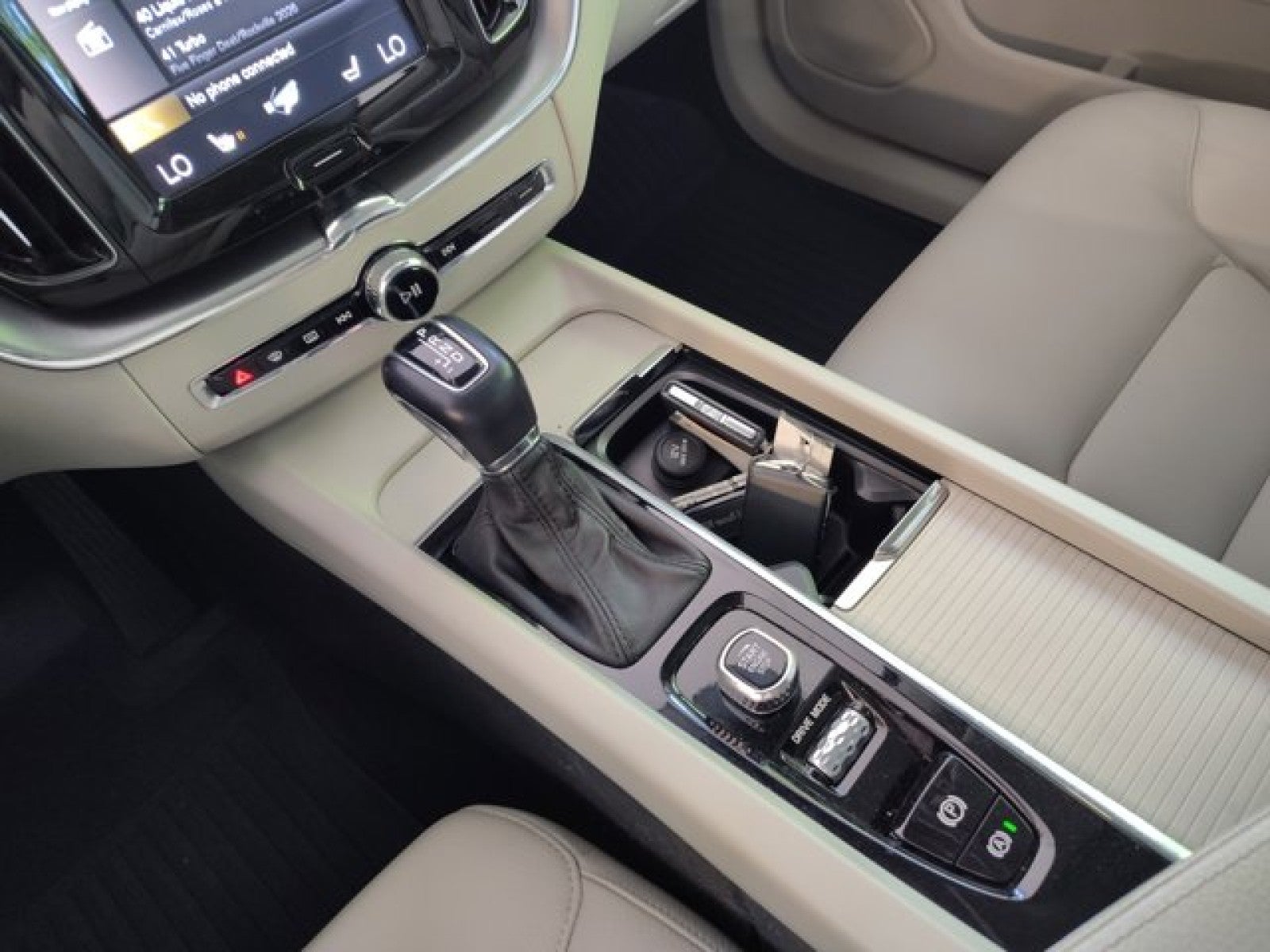 2020 Volvo XC60 Momentum T5 AWD