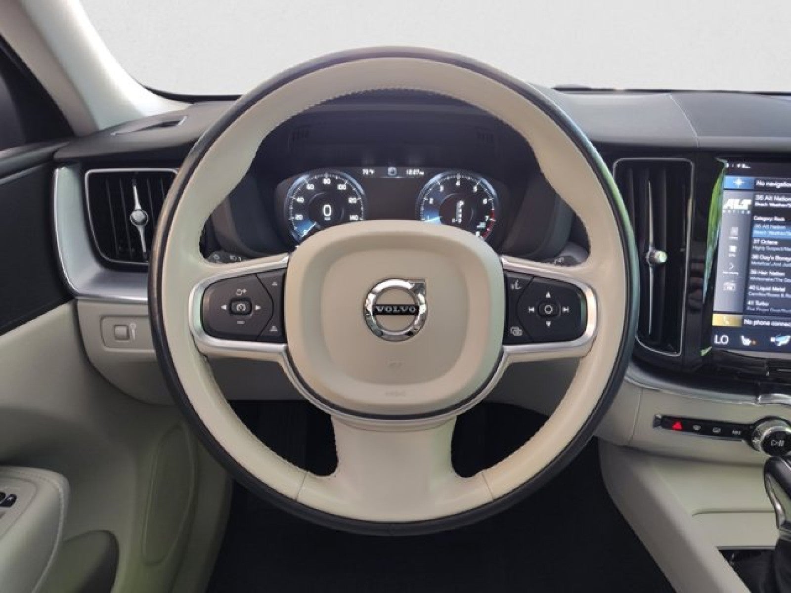 2020 Volvo XC60 Momentum T5 AWD