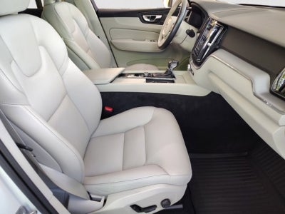 2020 Volvo XC60 Momentum T5 AWD