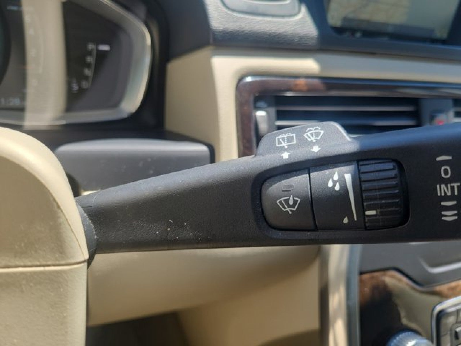 2016 Volvo XC70 T5 Platinum AWD
