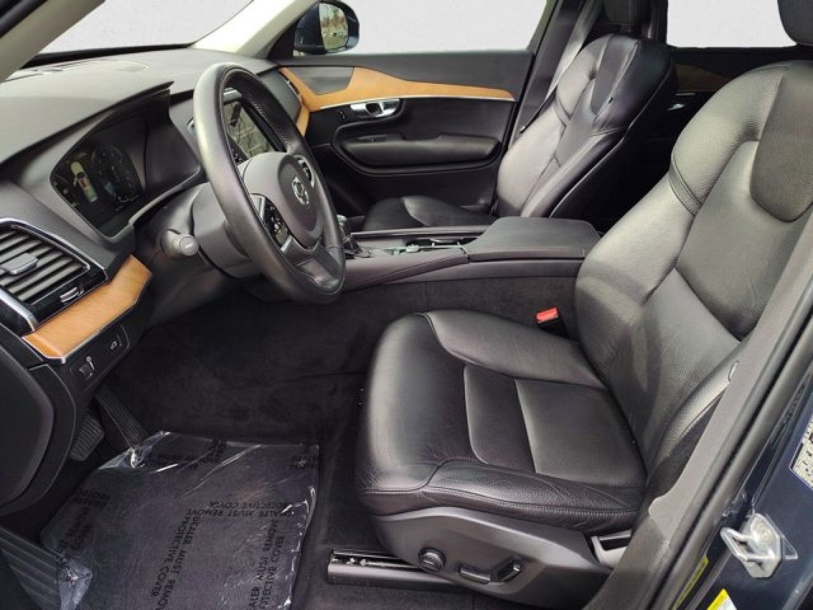 2021 Volvo XC90 T6 Momentum AWD | Bucket seats, Advanced