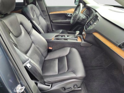 2021 Volvo XC90 T6 Momentum AWD | Bucket seats, Advanced