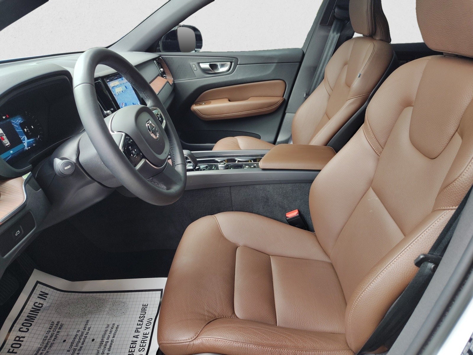 2023 Volvo XC60 Plus Dark Theme