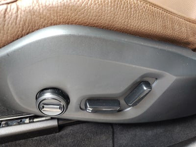 2023 Volvo XC60 Plus Dark Theme