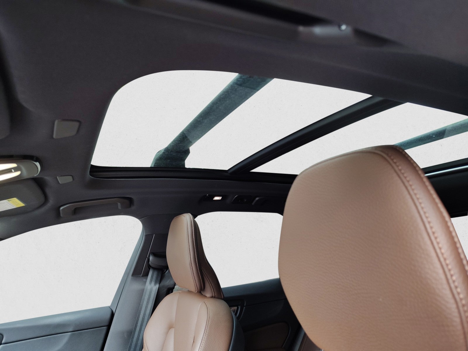 2023 Volvo XC60 Plus Dark Theme