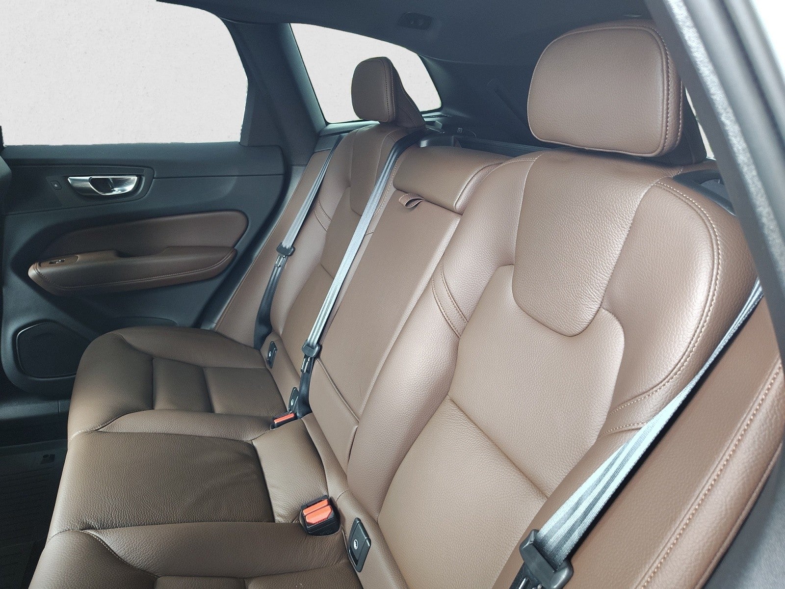 2023 Volvo XC60 Plus Dark Theme