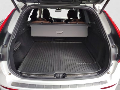 2023 Volvo XC60 Plus Dark Theme