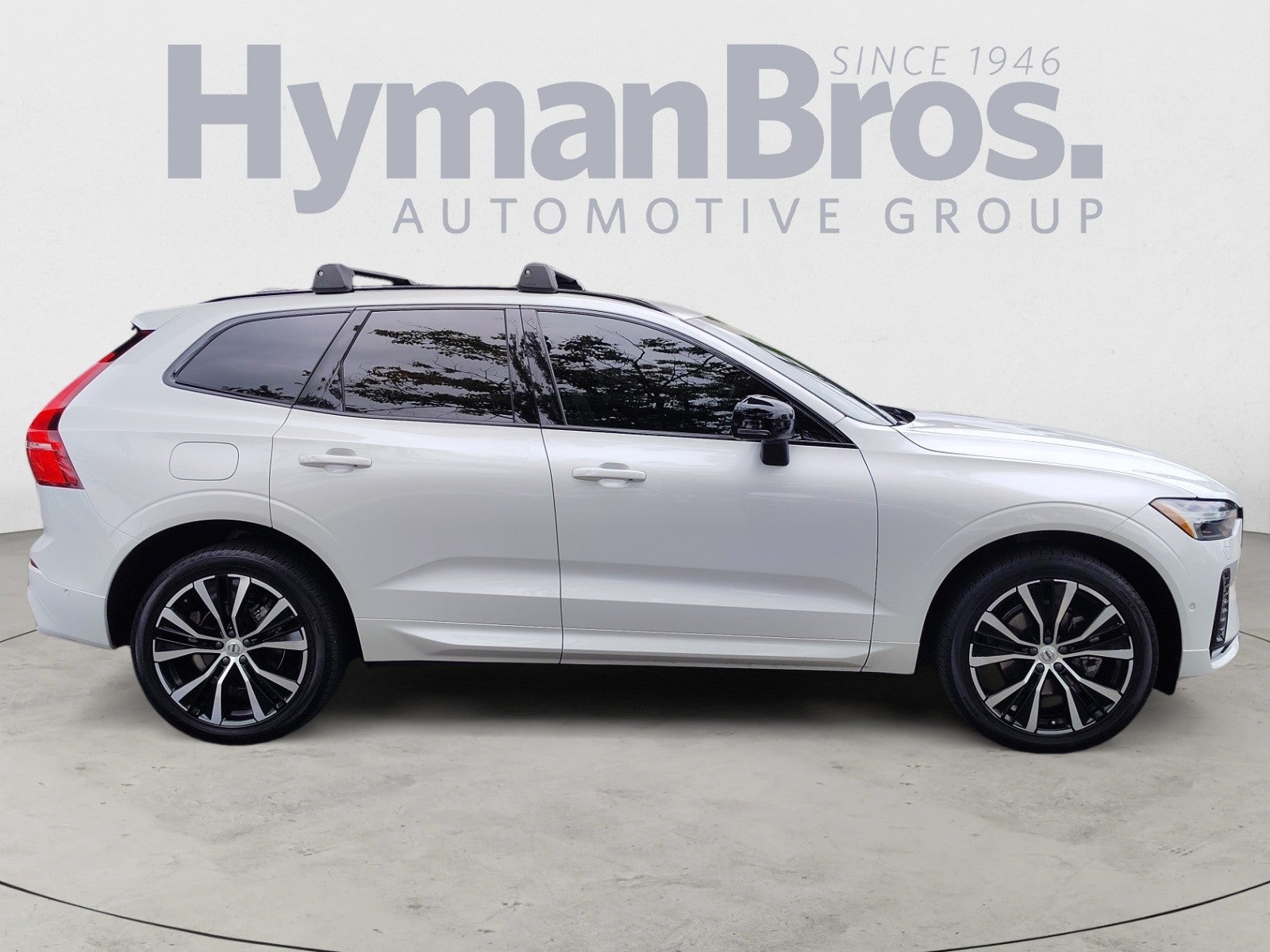 2023 Volvo XC60 Plus Dark Theme