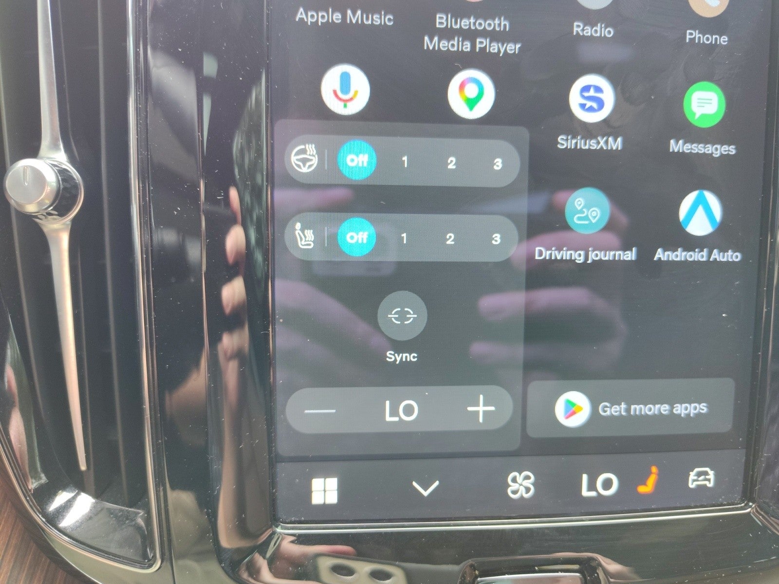 2023 Volvo XC60 Plus Dark Theme