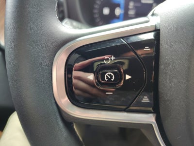 2023 Volvo XC60 Plus Dark Theme