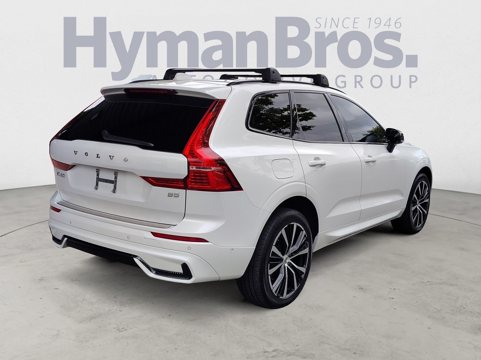 2023 Volvo XC60 Plus Dark Theme