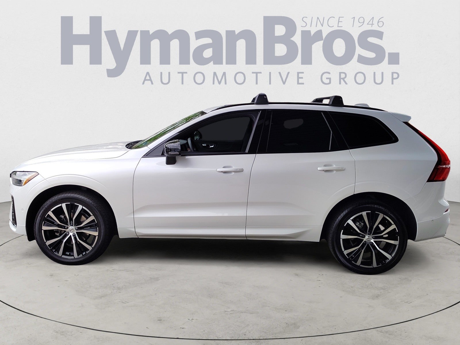 2023 Volvo XC60 Plus Dark Theme