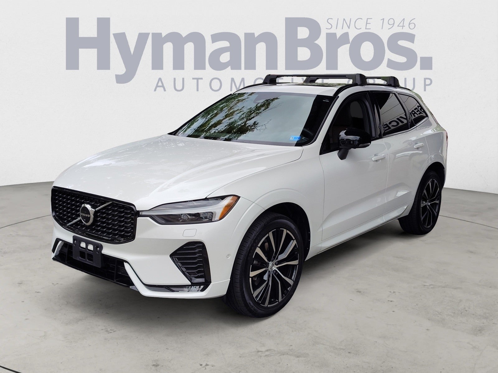 2023 Volvo XC60 Plus Dark Theme
