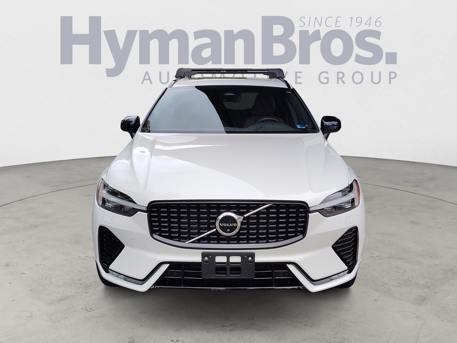 2023 Volvo XC60 Plus Dark Theme
