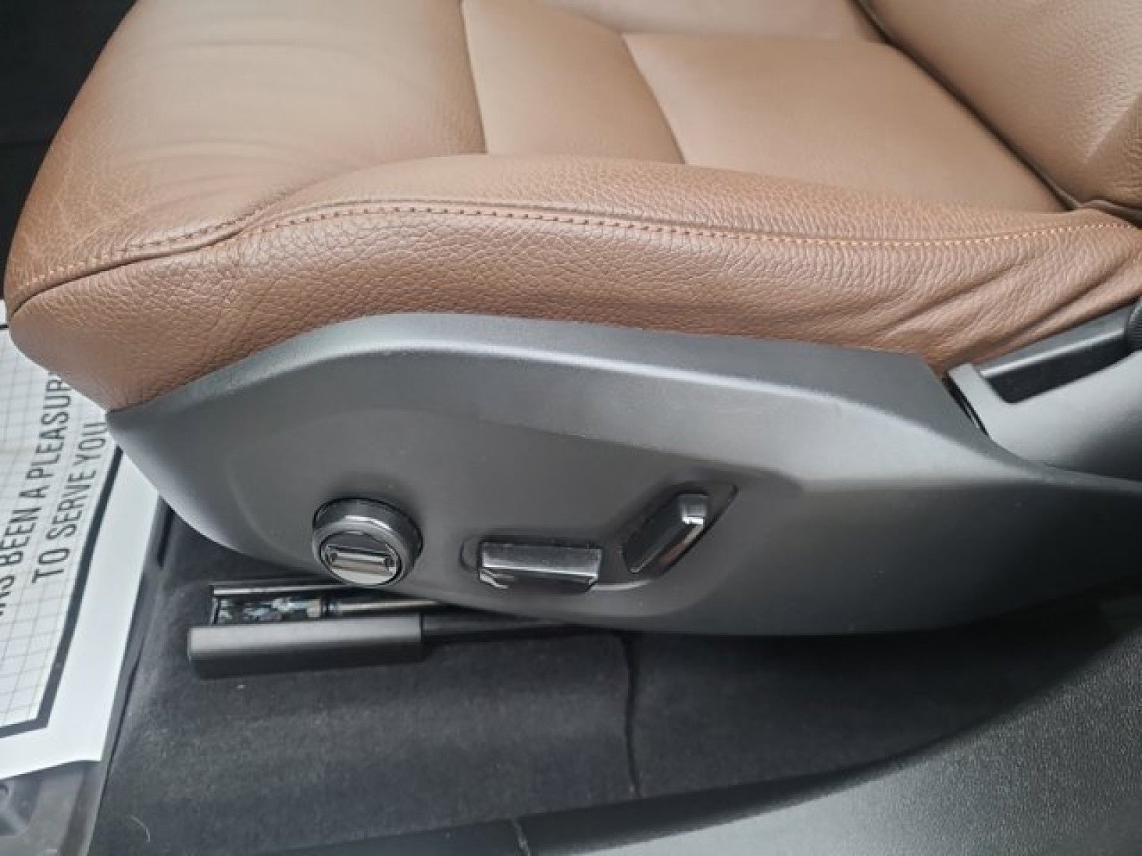 2023 Volvo XC60 AWD Plus Dark Theme