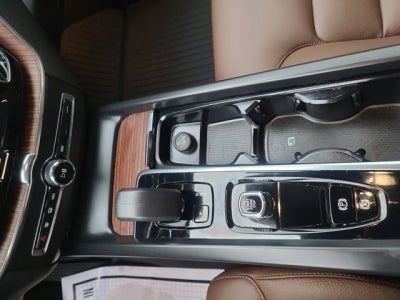 2023 Volvo XC60 AWD Plus Dark Theme