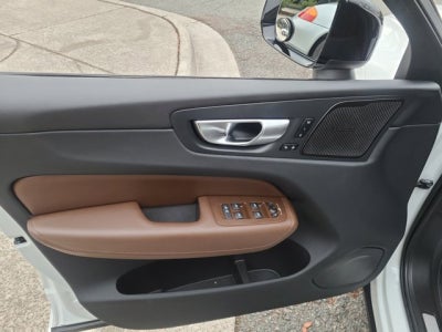 2023 Volvo XC60 AWD Plus Dark Theme