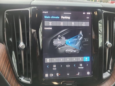 2023 Volvo XC60 AWD Plus Dark Theme