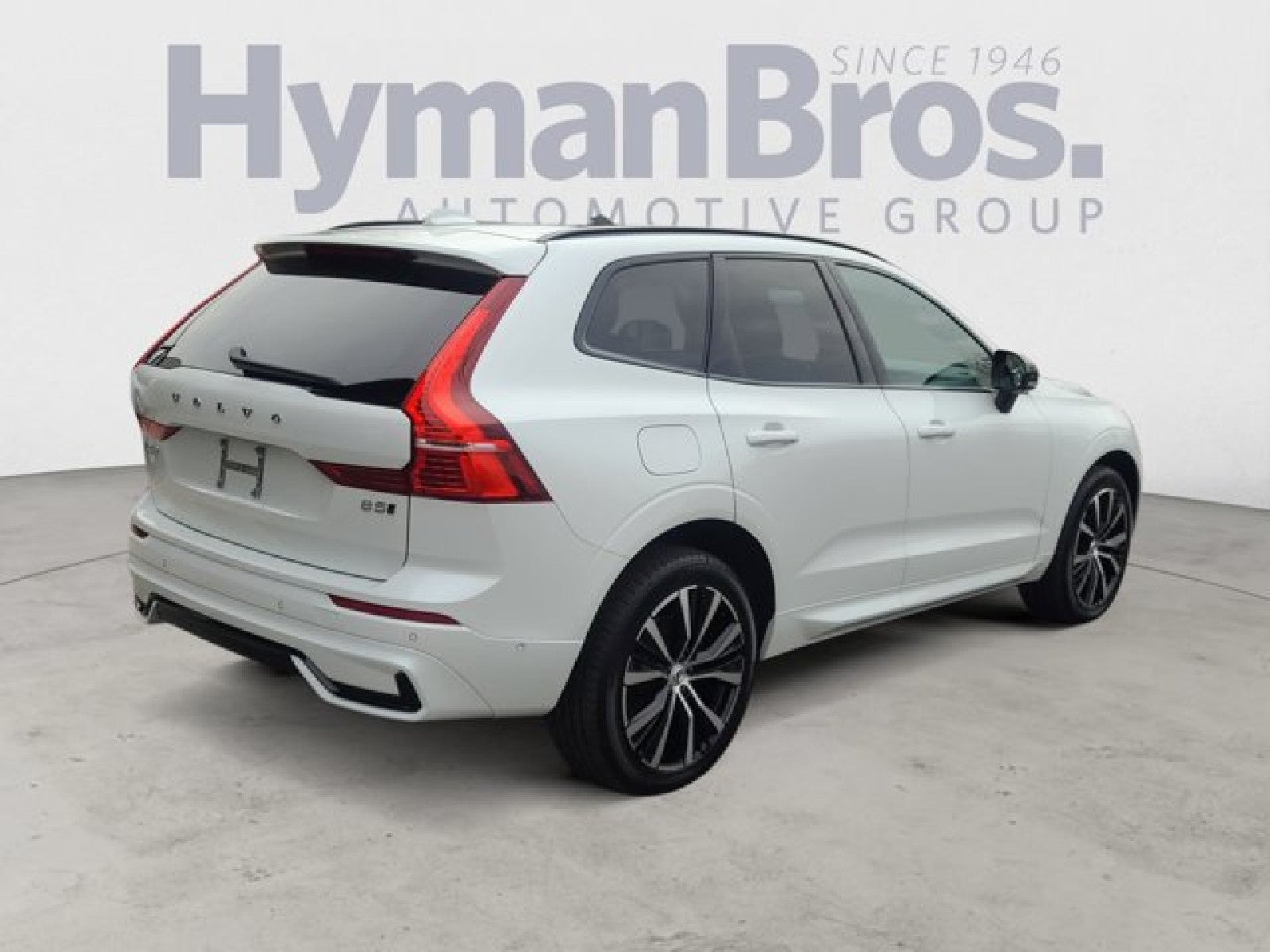 2023 Volvo XC60 AWD Plus Dark Theme