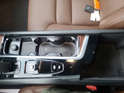 2023 Volvo XC60 AWD Plus Dark Theme