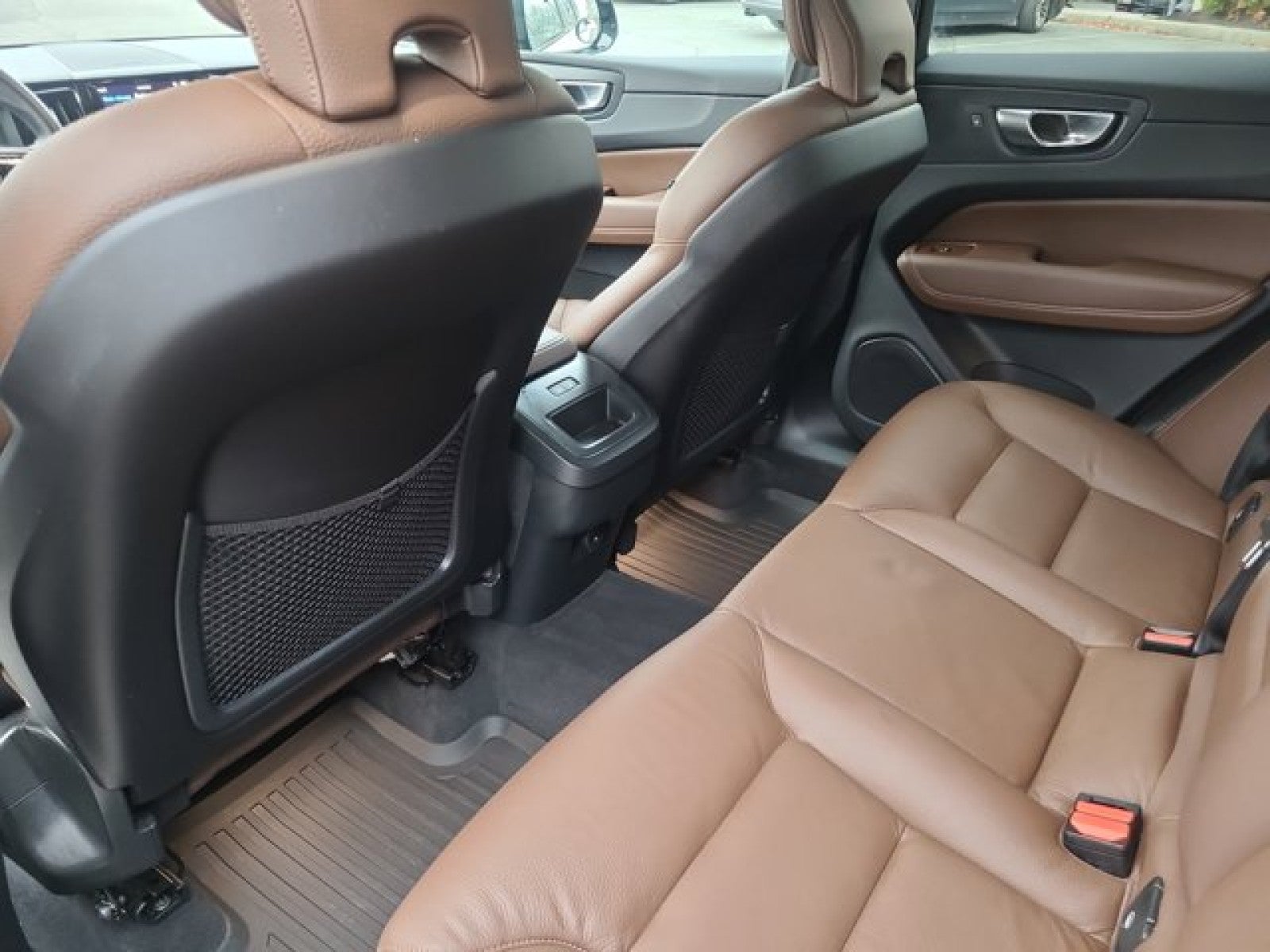 2023 Volvo XC60 AWD Plus Dark Theme