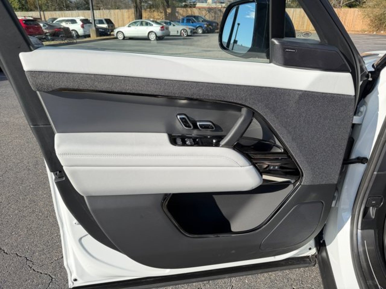 2025 Land Rover Range Rover Sport SE