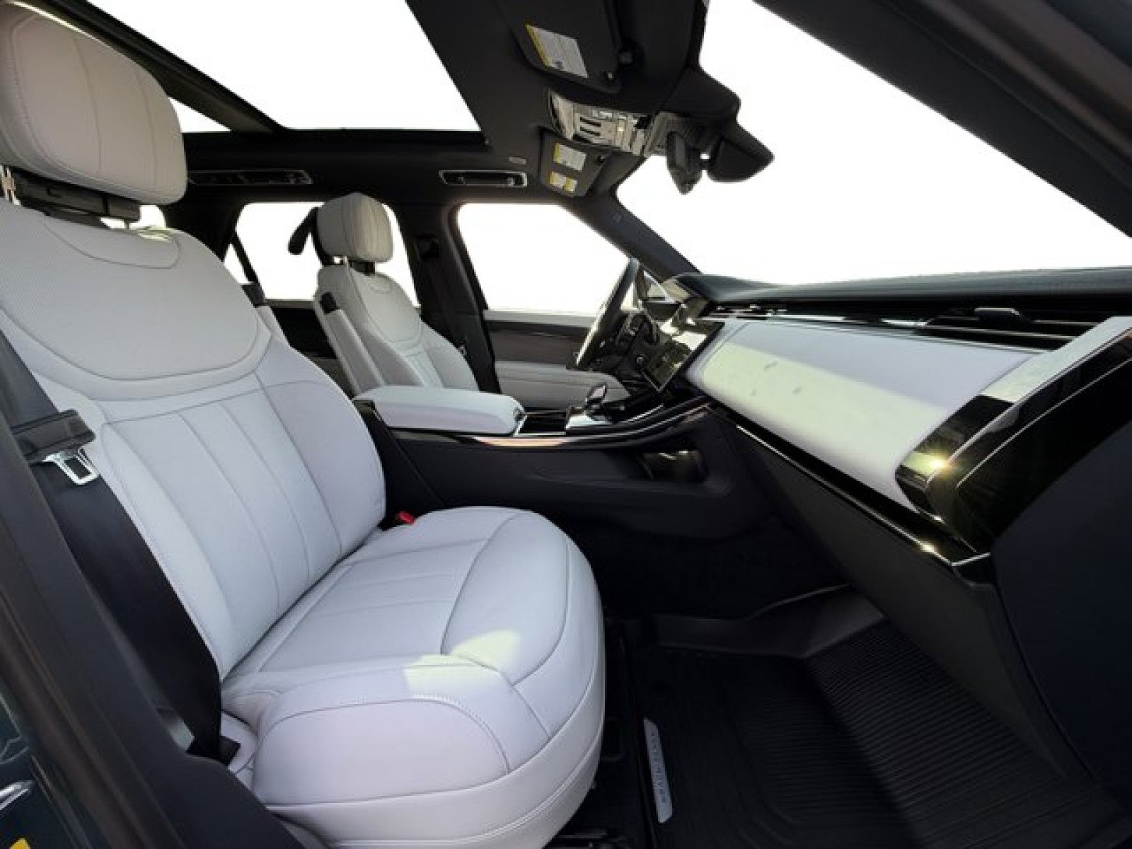 2026 Land Rover Range Rover Sport SE