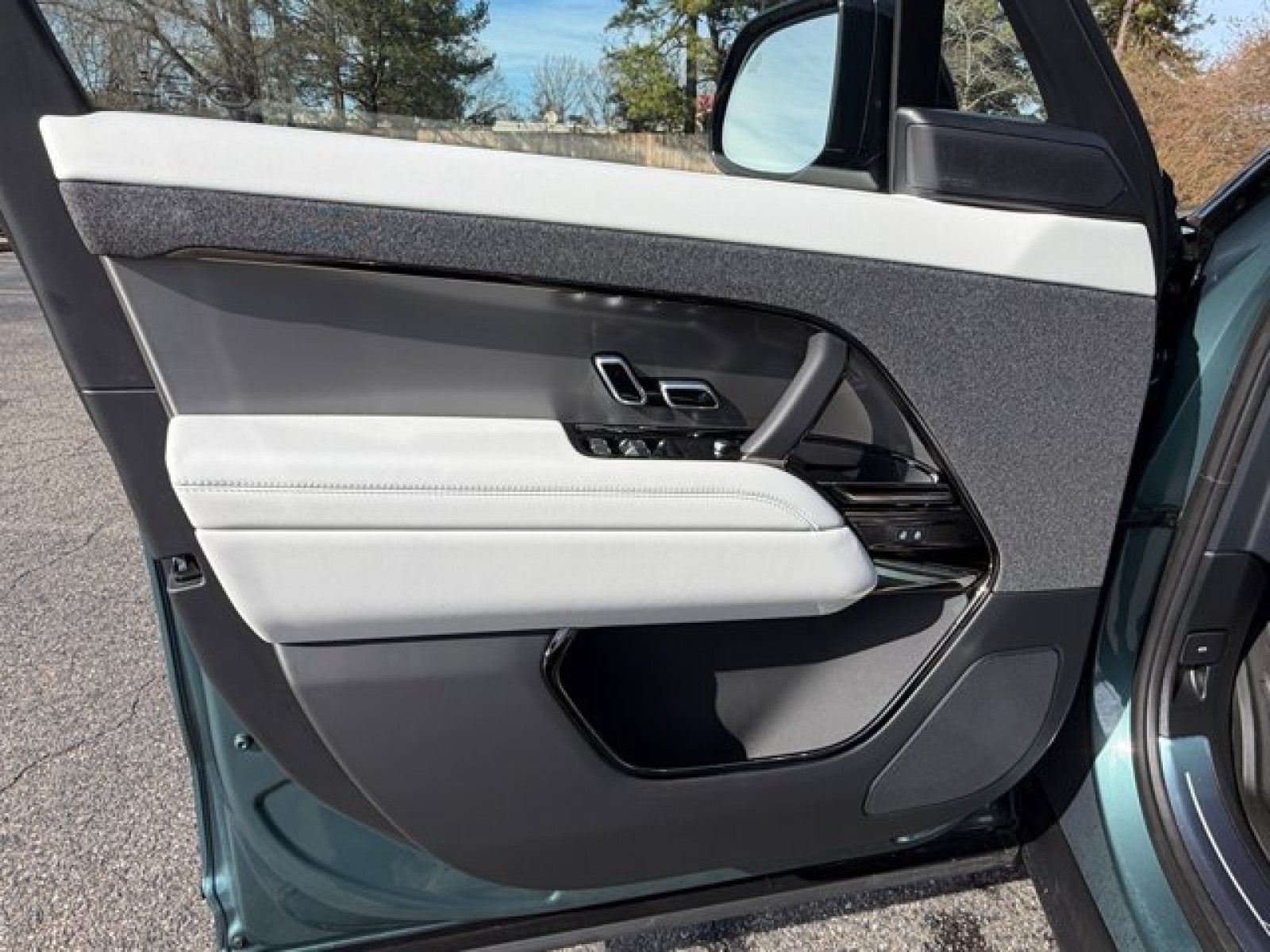 2026 Land Rover Range Rover Sport SE