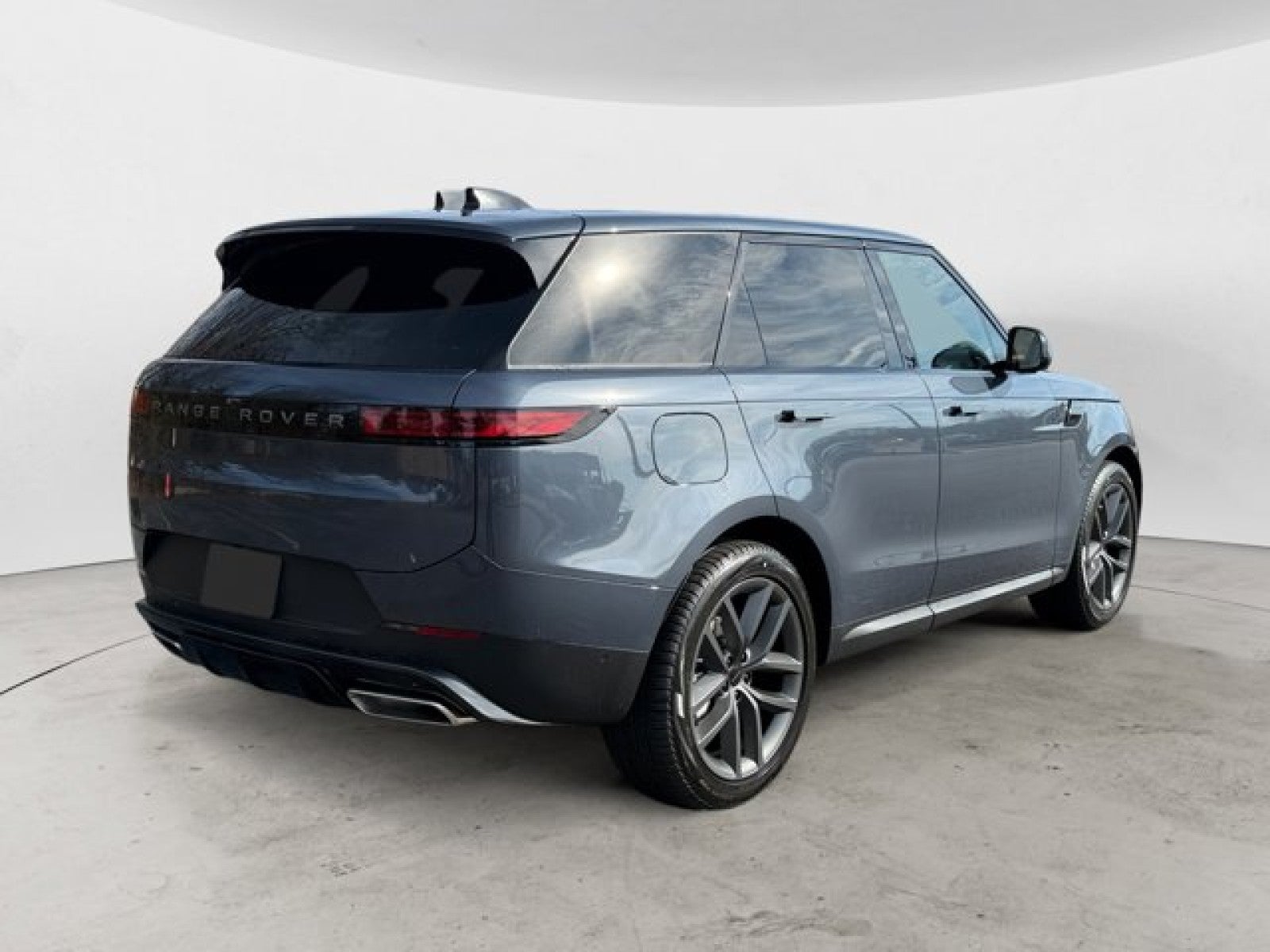 2026 Land Rover Range Rover Sport SE