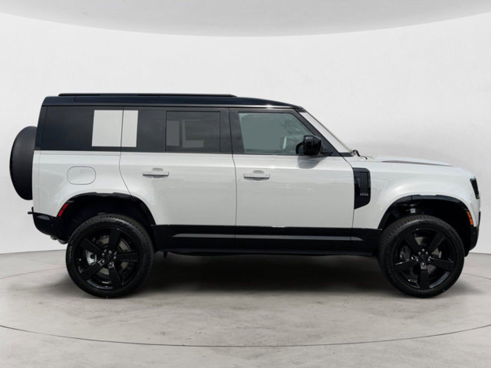 2026 Land Rover Defender X-Dynamic SE