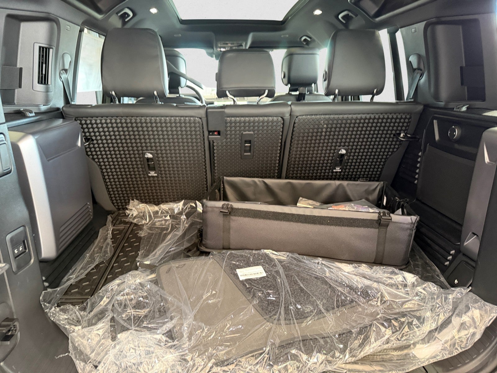 2026 Land Rover Defender X-Dynamic SE