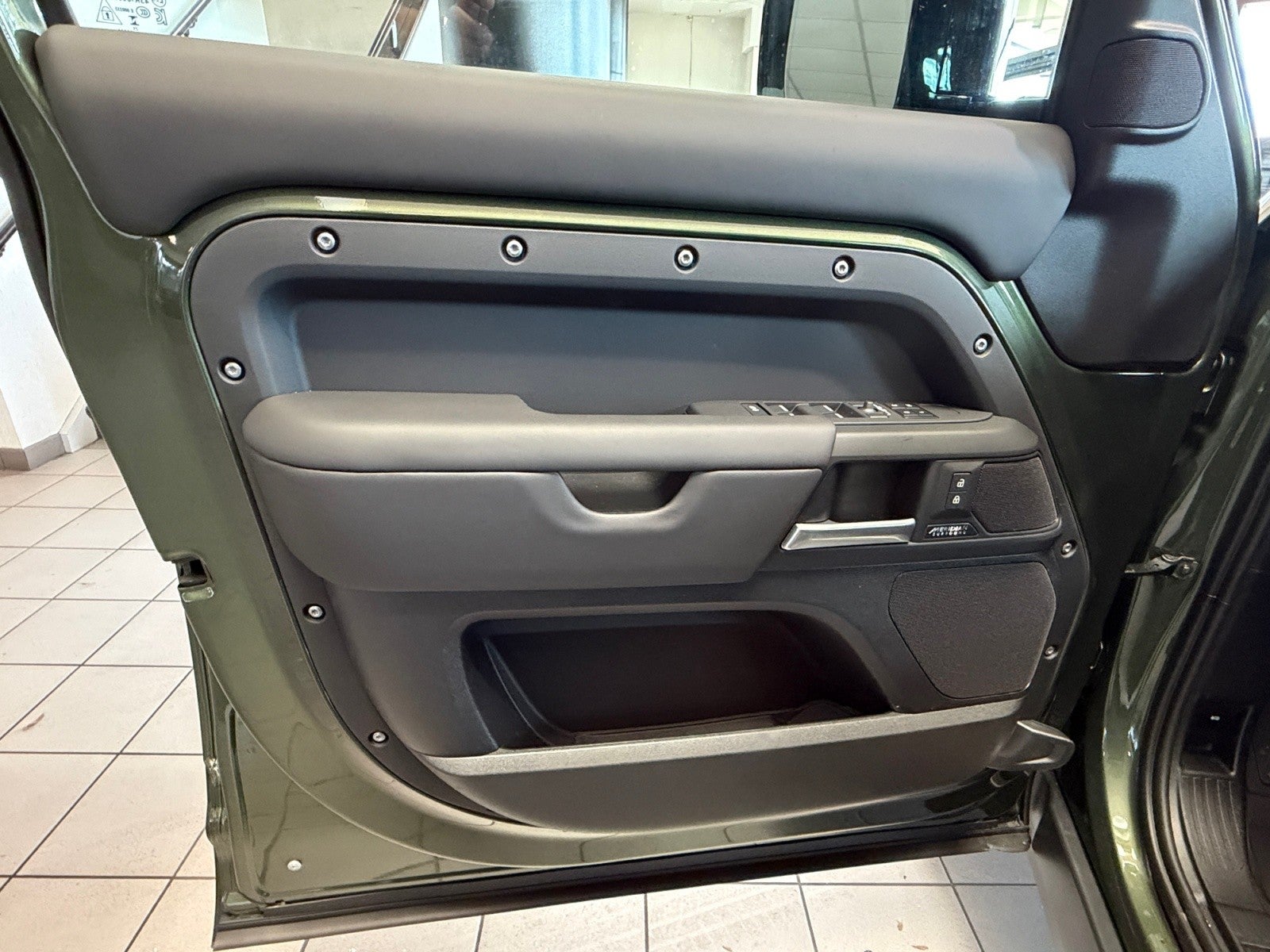 2026 Land Rover Defender X-Dynamic SE