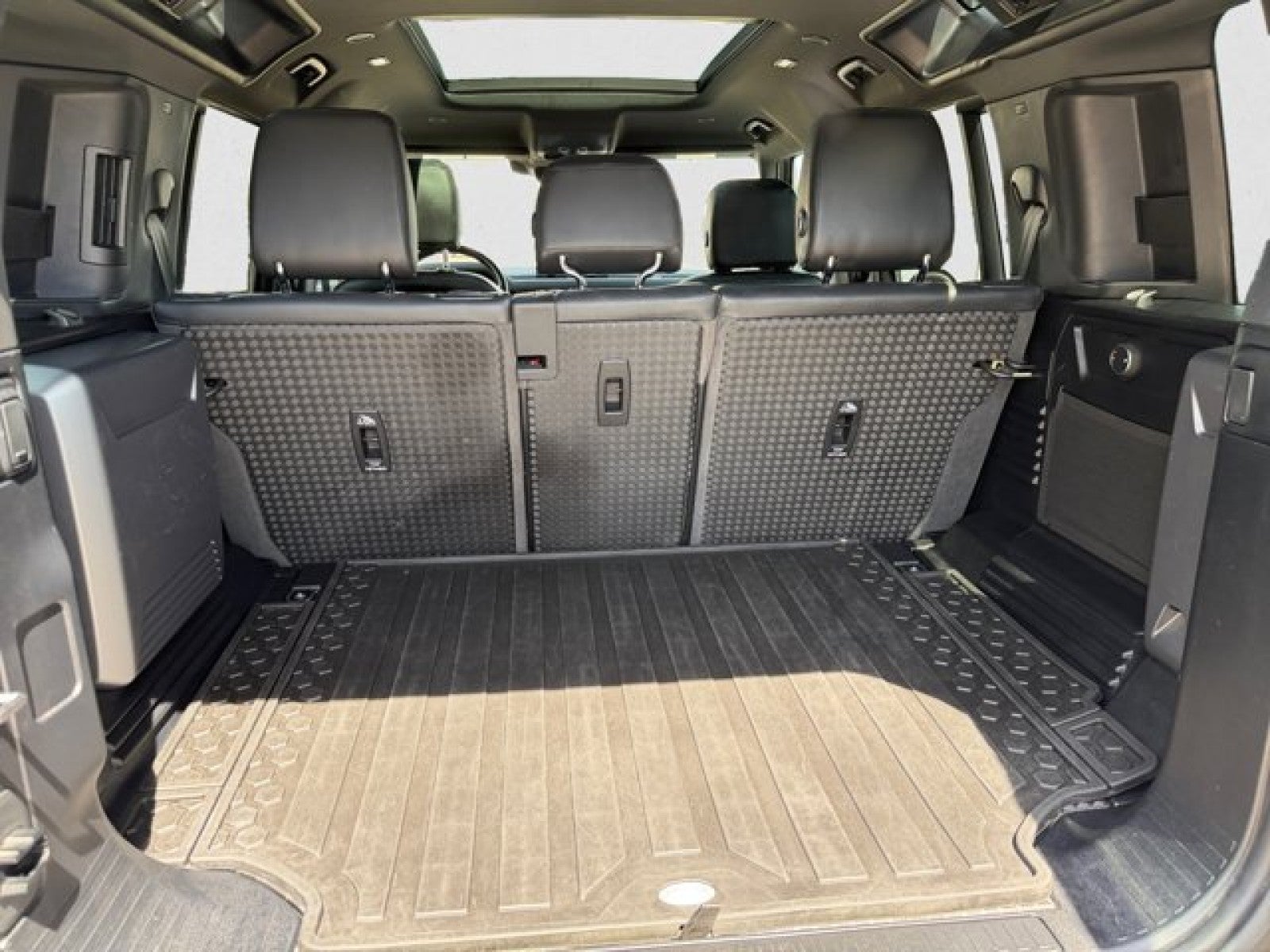 2022 Land Rover Defender X-Dynamic SE