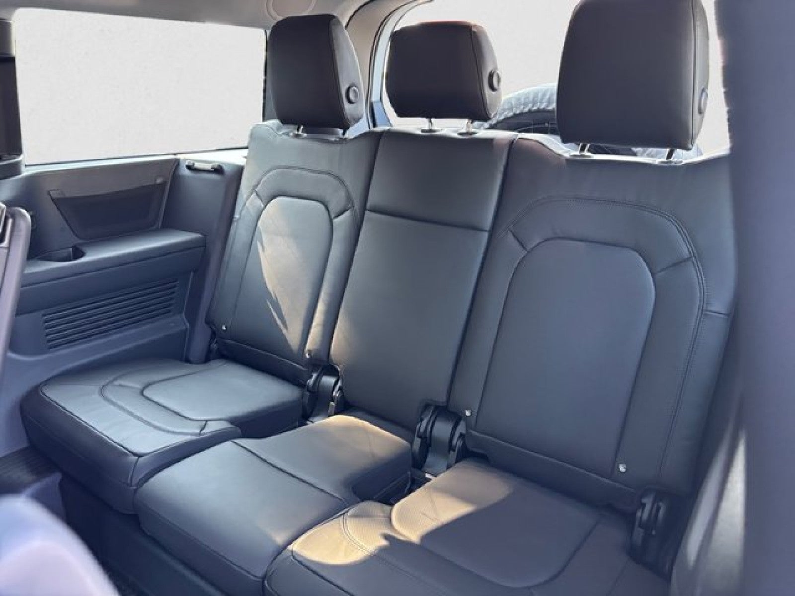 2025 Land Rover Defender X-Dynamic SE