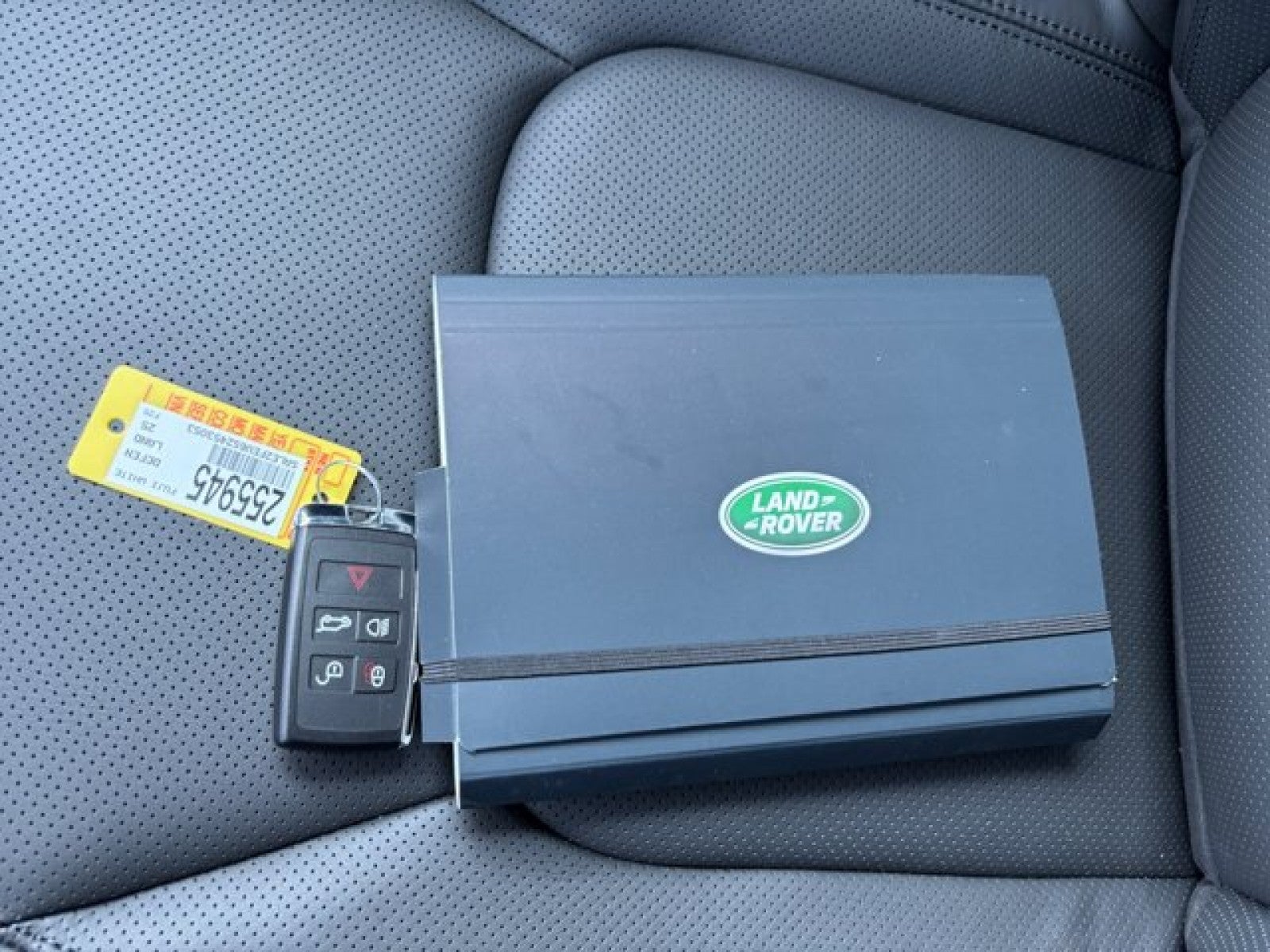 2025 Land Rover Defender X-Dynamic SE