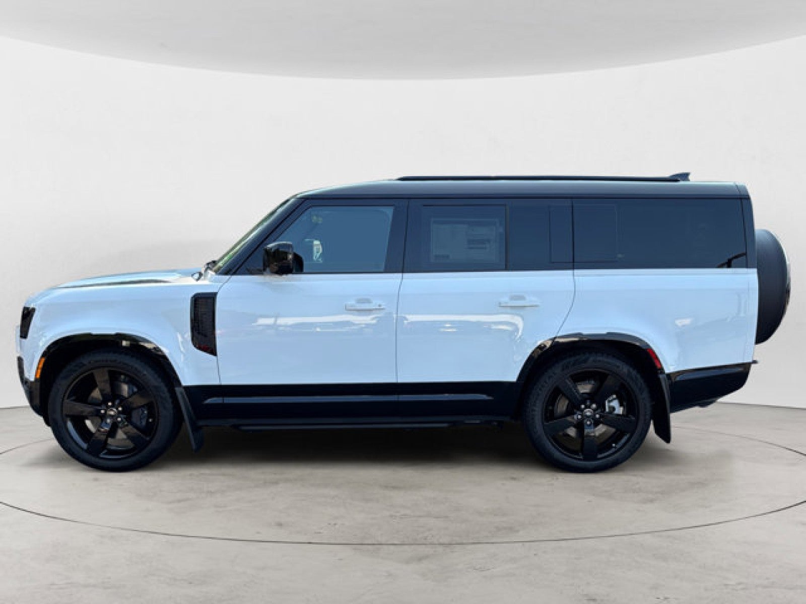 2025 Land Rover Defender X-Dynamic SE
