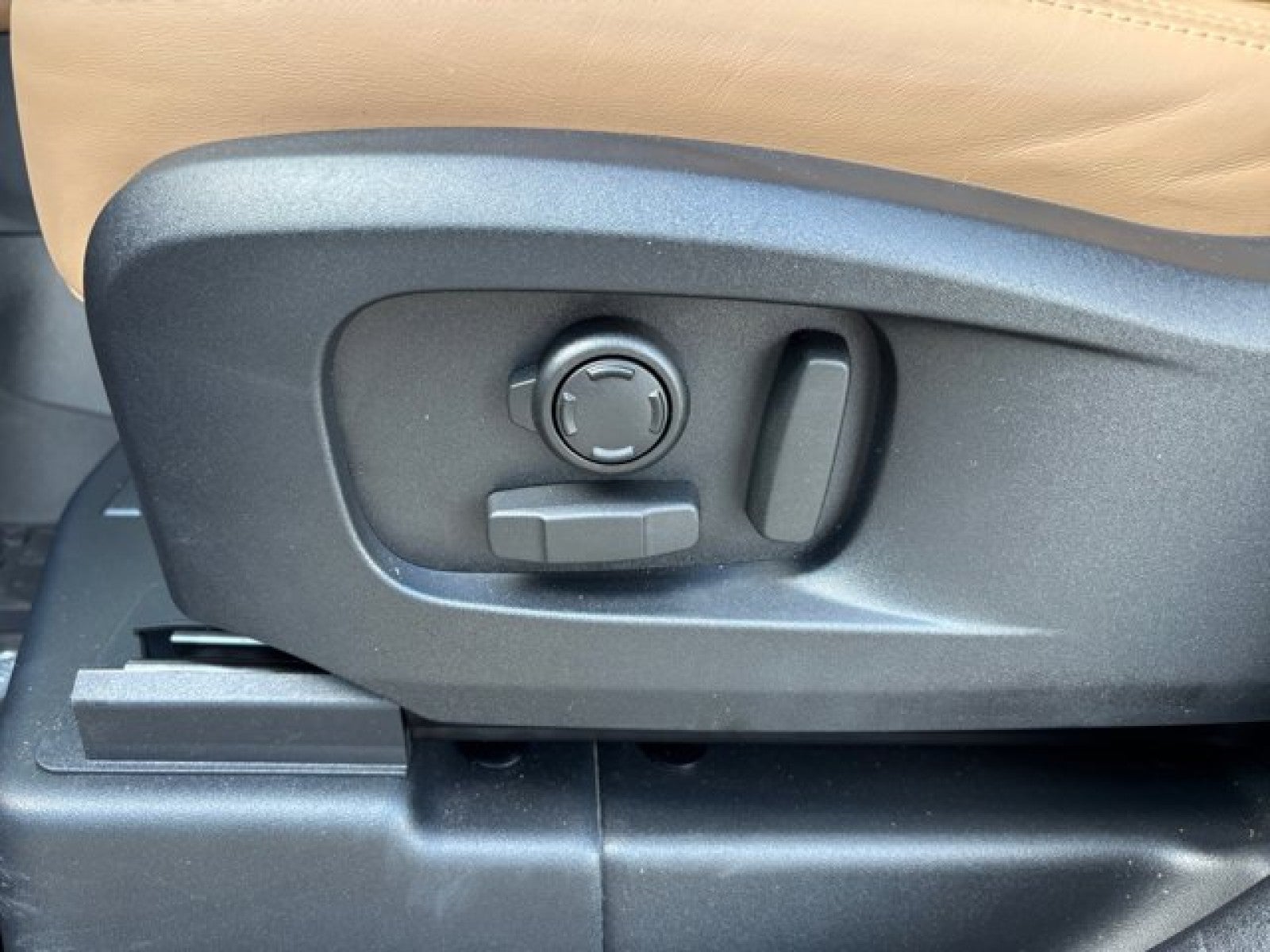 2025 Land Rover Defender S