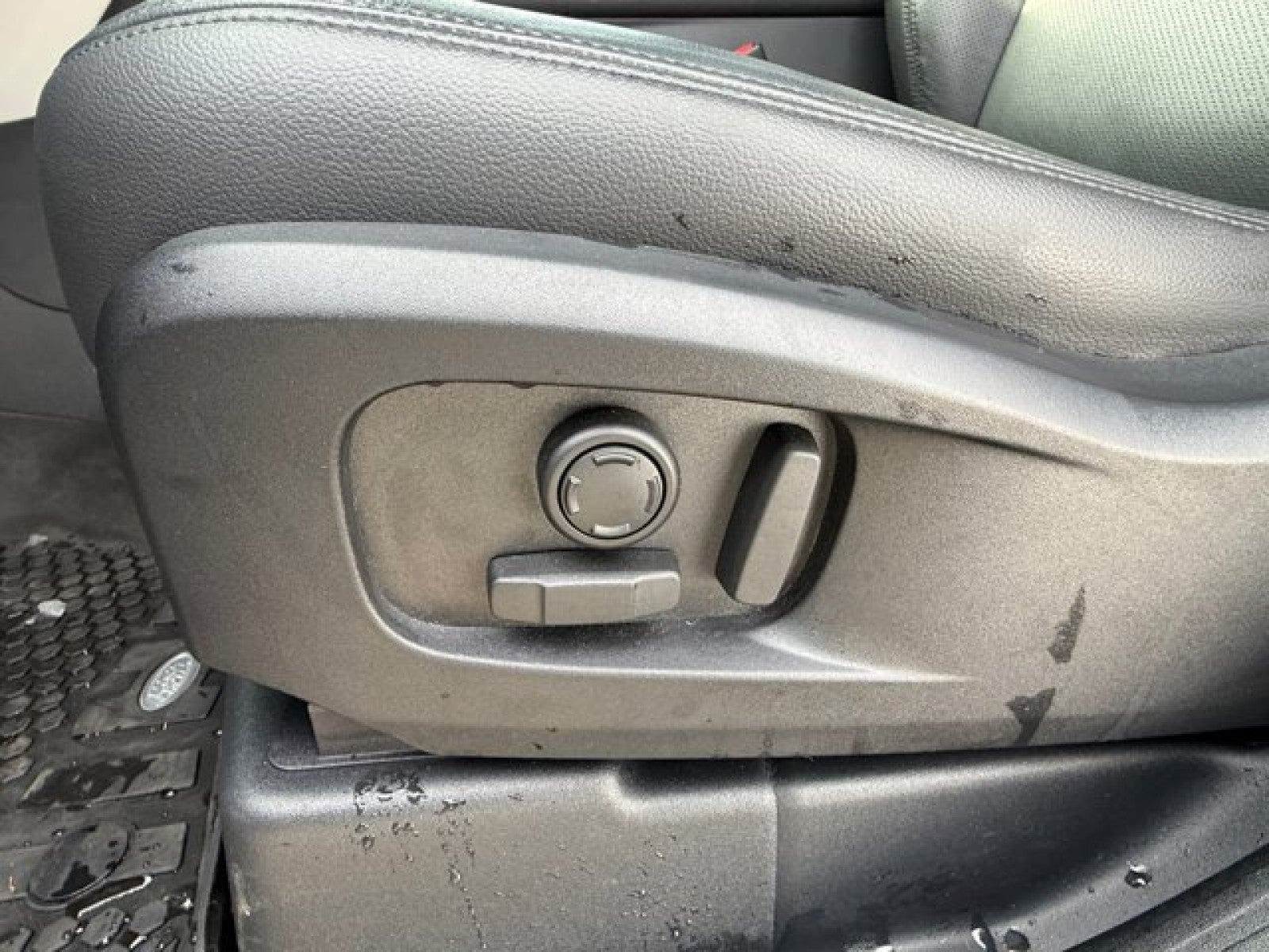 2024 Land Rover Defender S