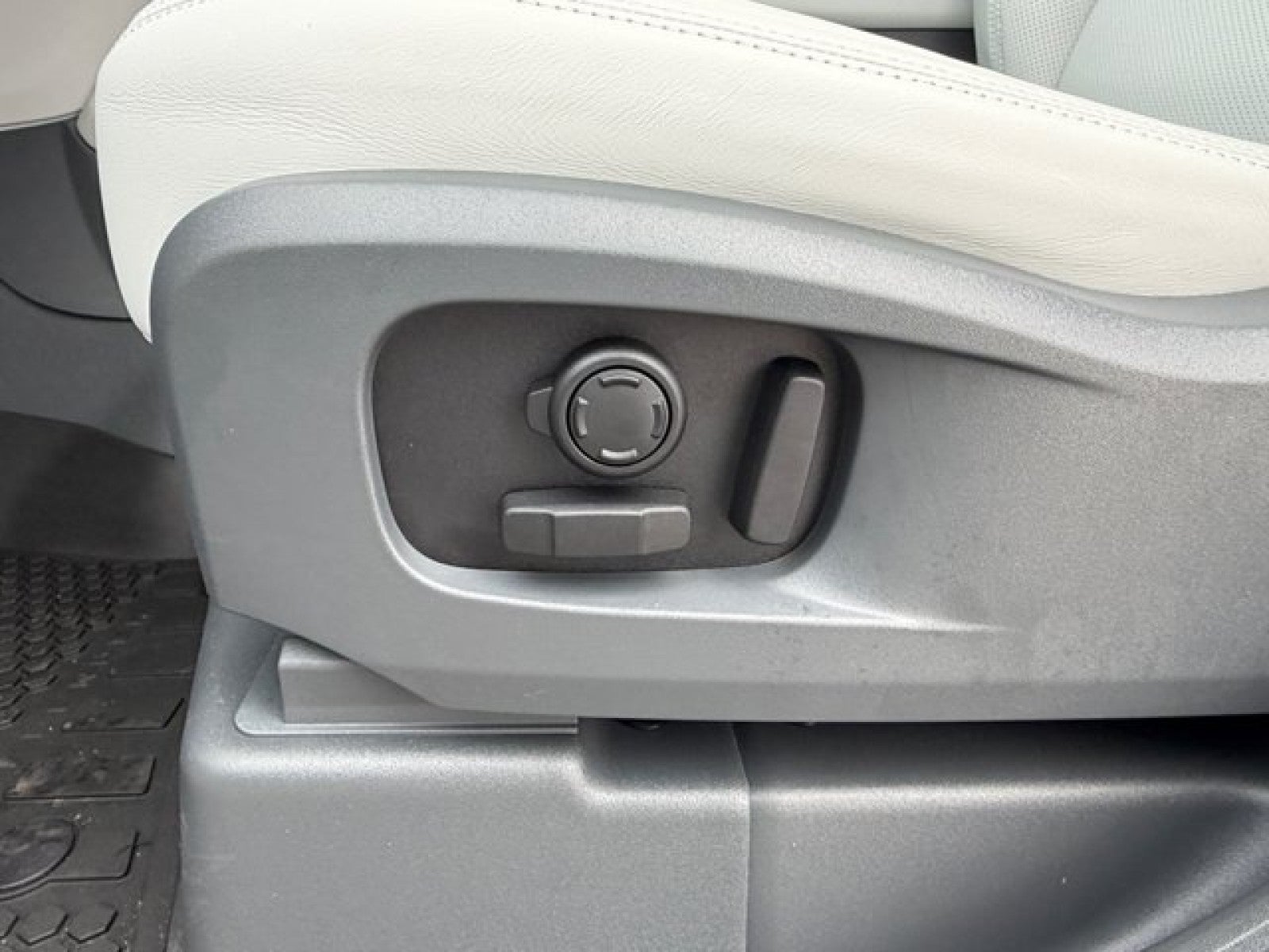 2026 Land Rover Defender S