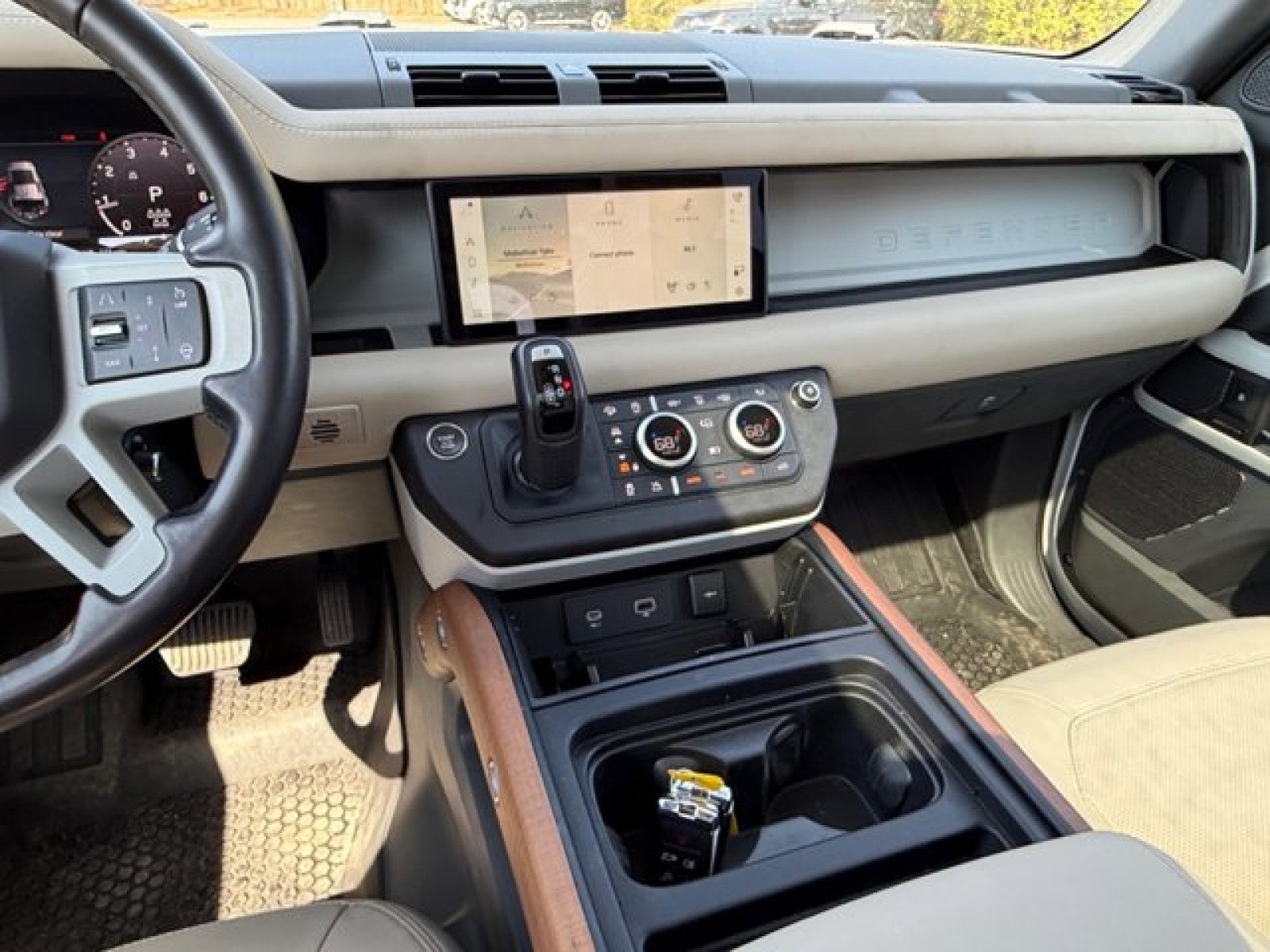 2024 Land Rover Defender - Third row S