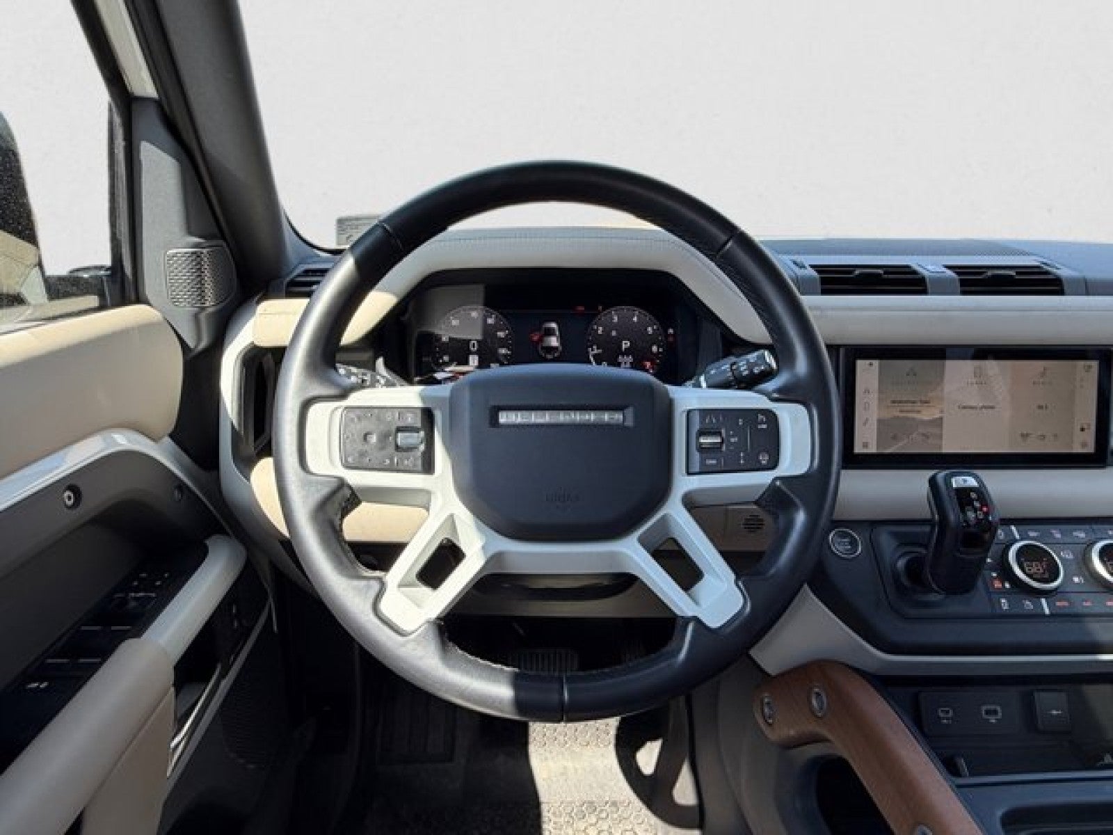 2024 Land Rover Defender - Third row S