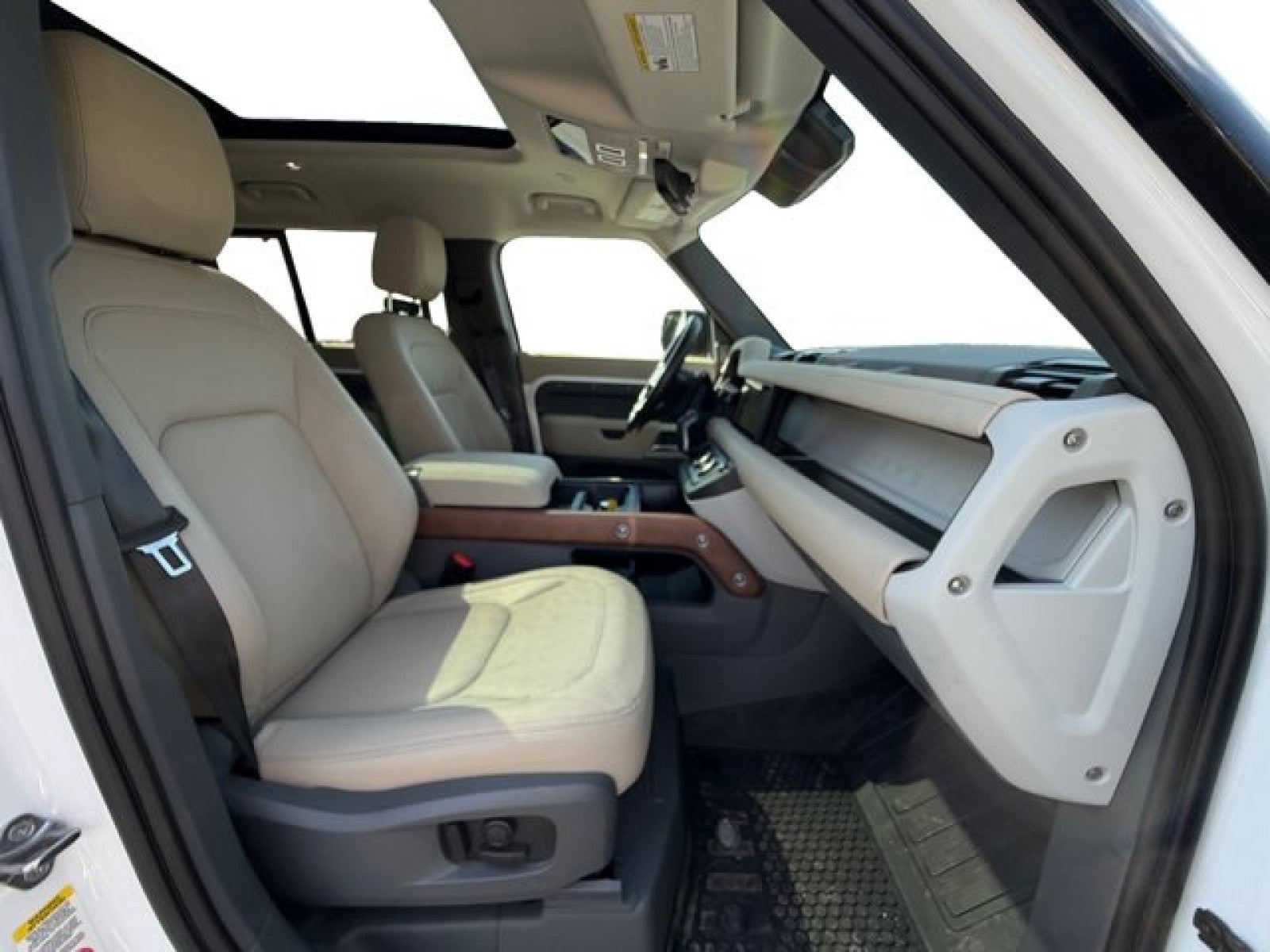 2024 Land Rover Defender - Third row S