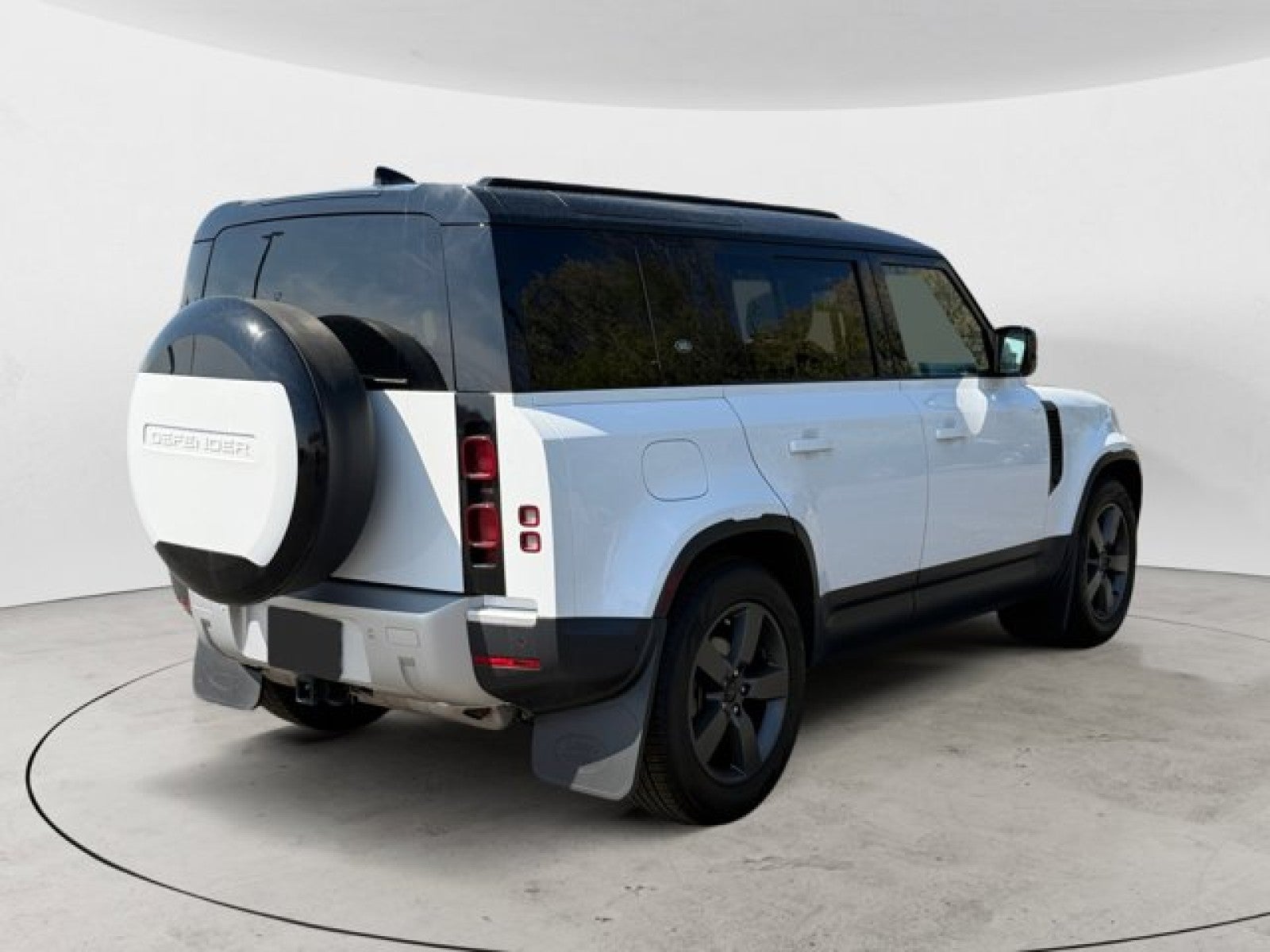 2024 Land Rover Defender - Third row S