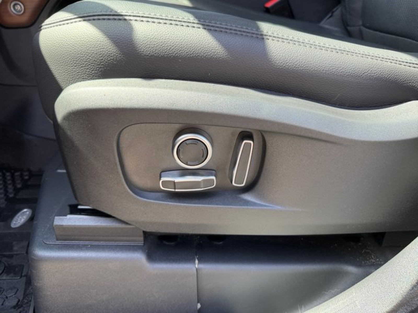 2024 Land Rover Defender 130 S