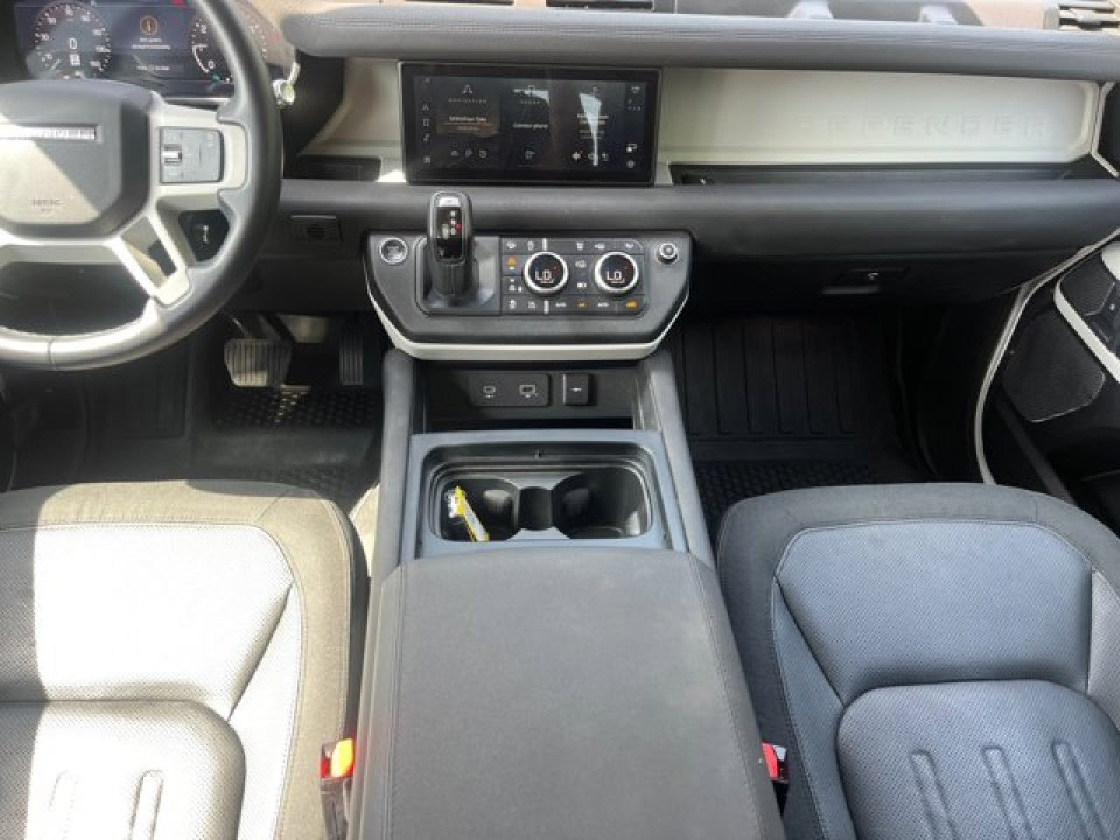 2020 Land Rover Defender SE