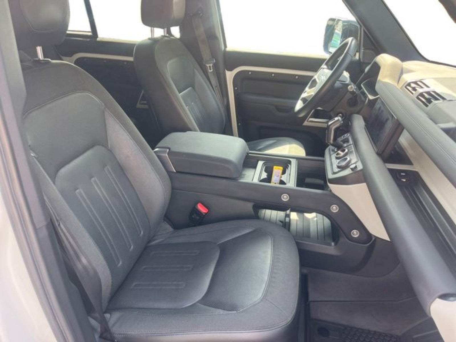 2020 Land Rover Defender SE