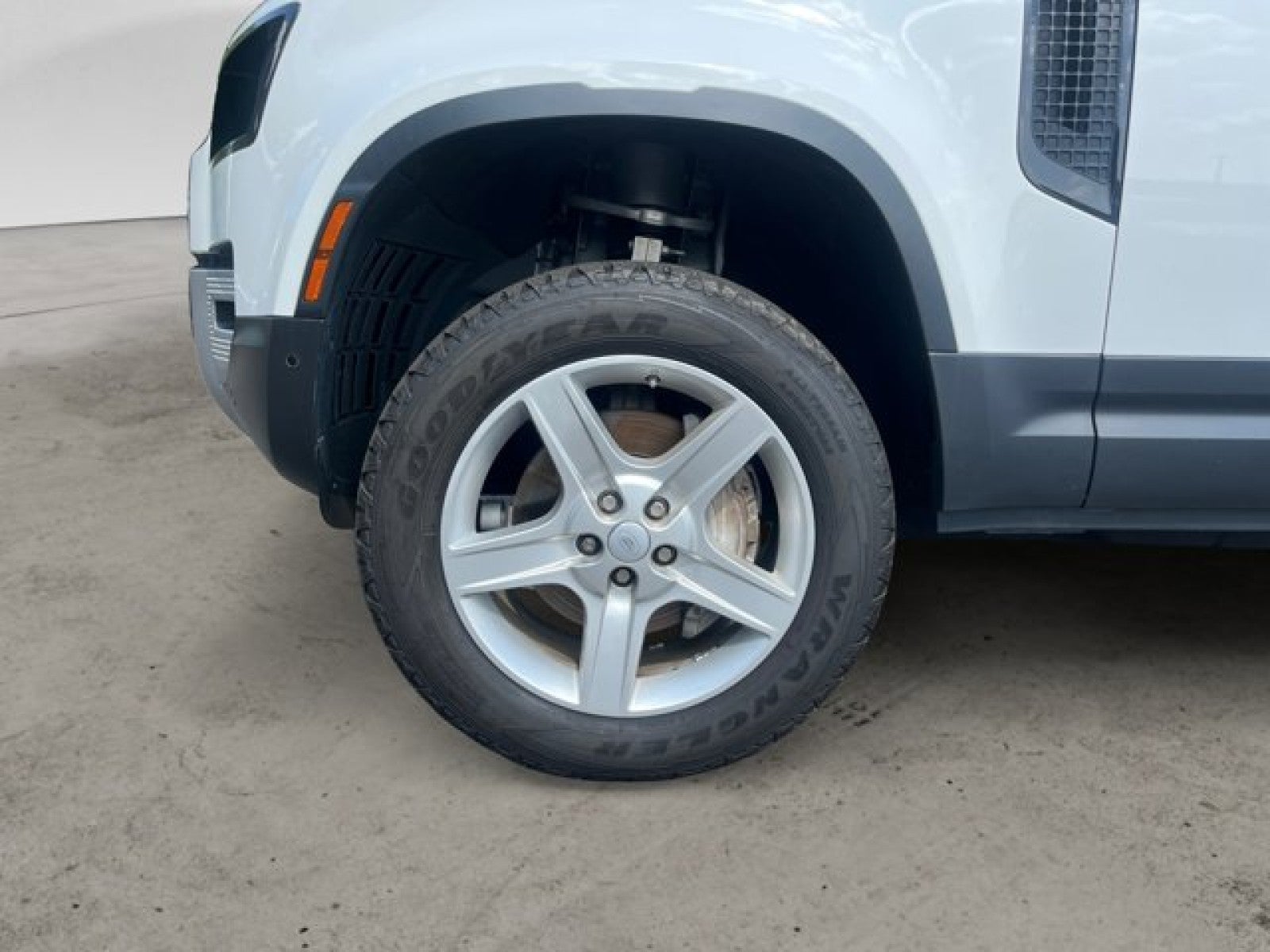 2020 Land Rover Defender SE